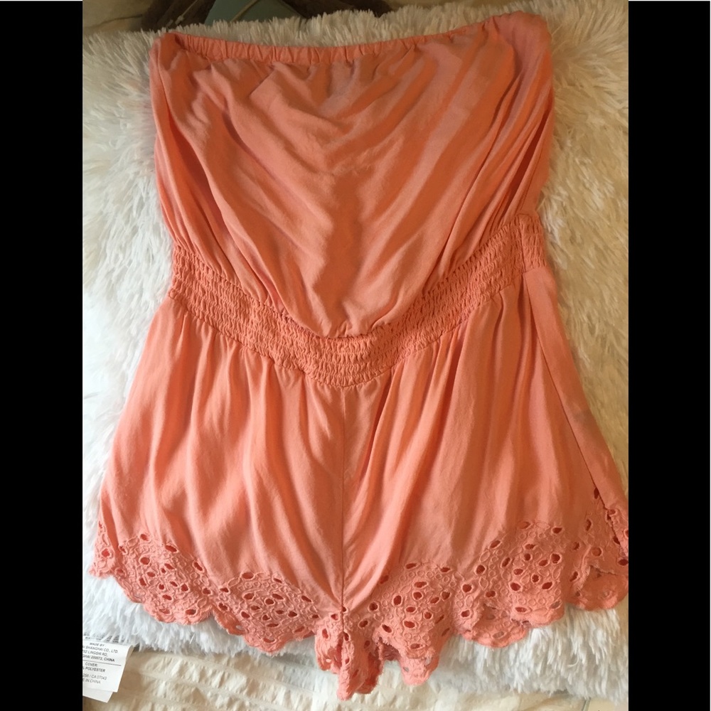 Light salmon strapless romper
